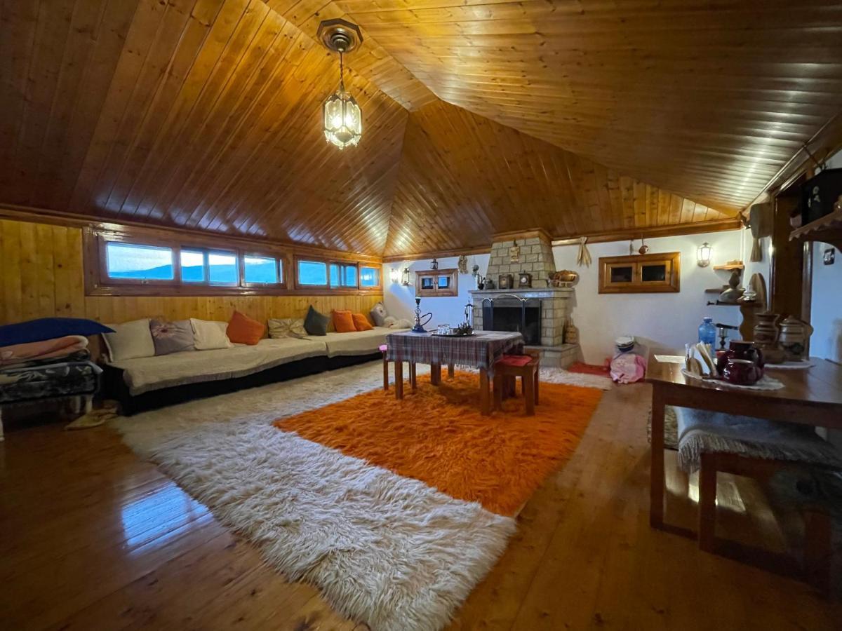 Raisa Guesthouse 12 ベラト エクステリア 写真