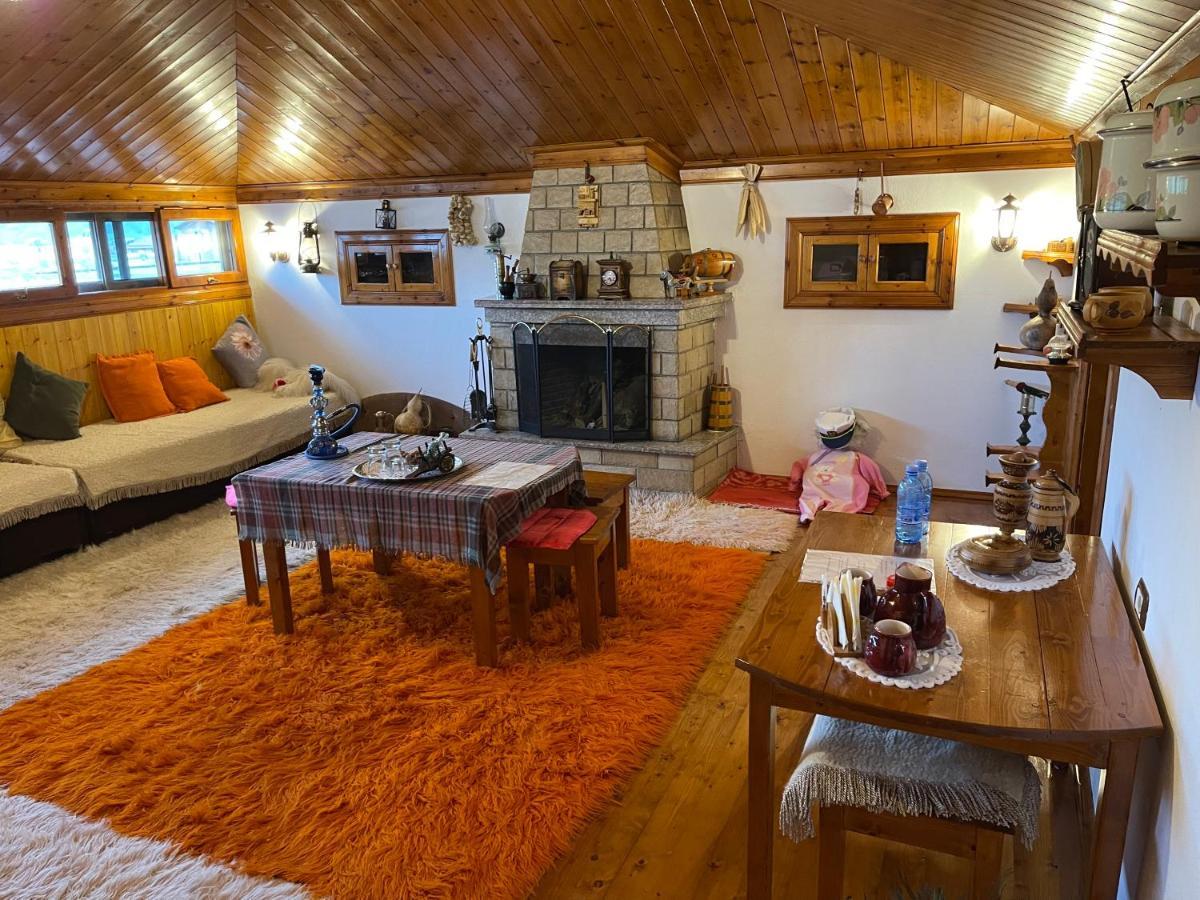 Raisa Guesthouse 12 ベラト エクステリア 写真