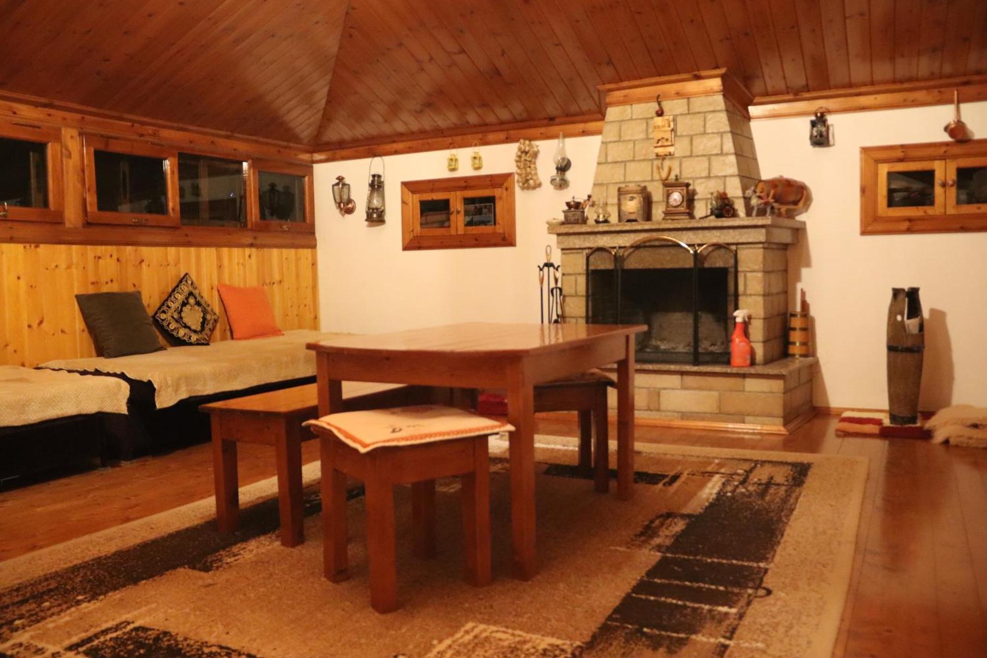 Raisa Guesthouse 12 ベラト エクステリア 写真